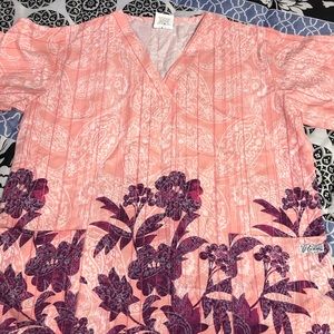 NEW Women’s scrub top sz Large